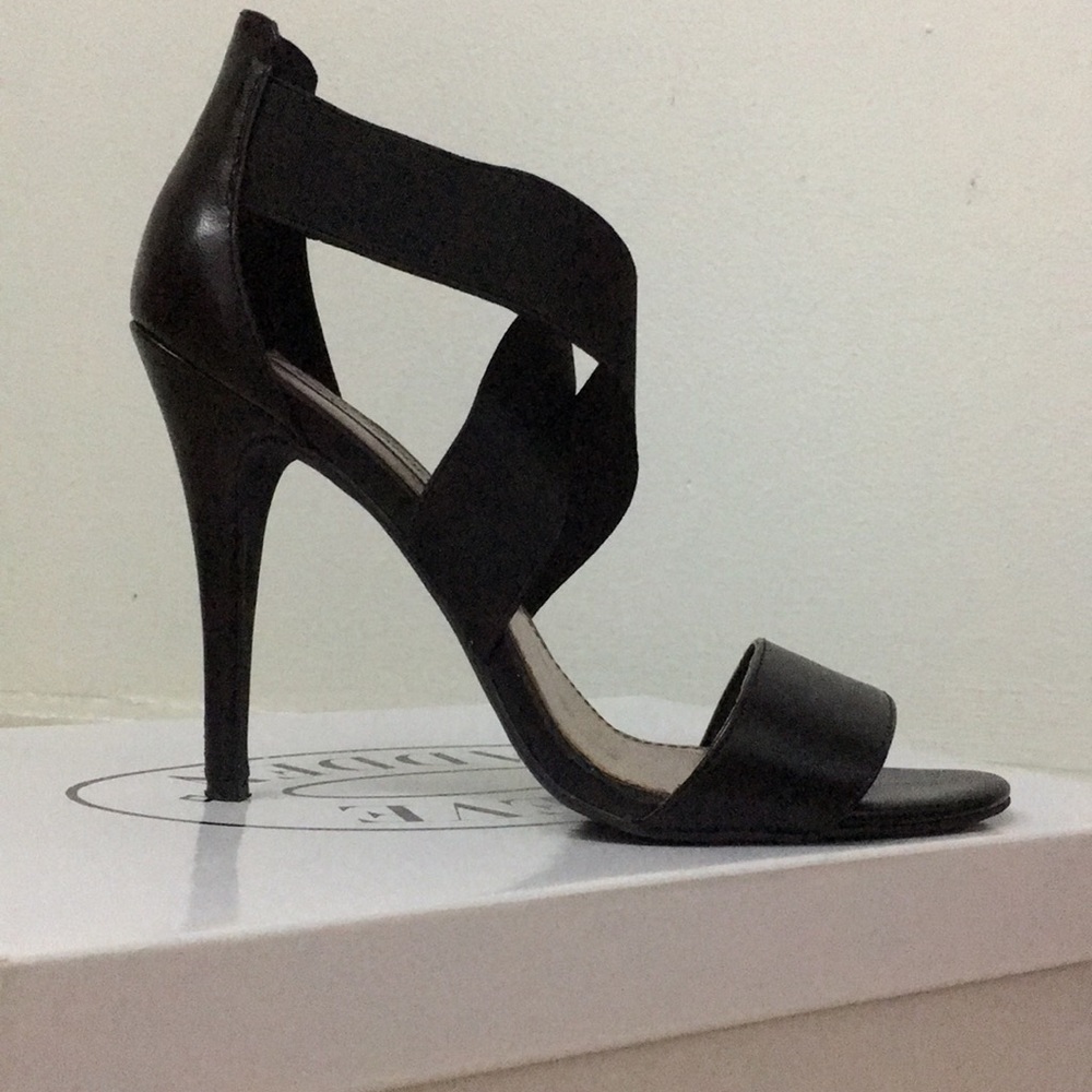 STEVE MADDEN Black Cross Strap Dacia Sandal 7.5M